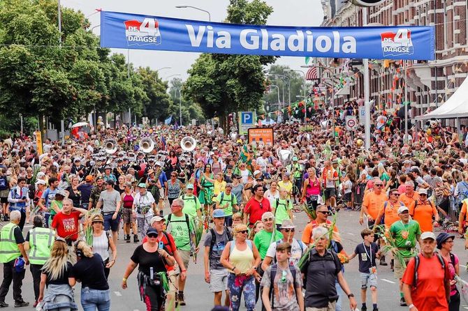 Nijmeegse Vierdaagse 2026: zo maak je je merk zichtbaar tijdens het grootste wandelevenement